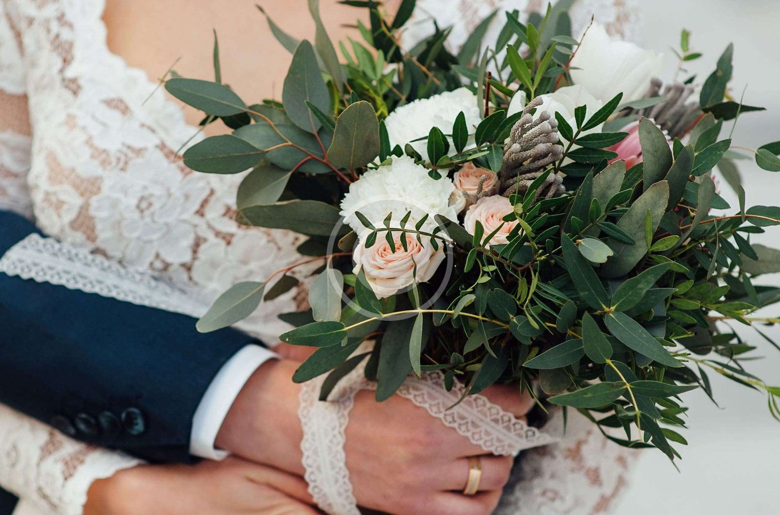 <span class="live-editor-title live-editor-title-171" data-post-id="171" data-post-date="2016-08-15 12:50:17">Bouquets & Style</span>